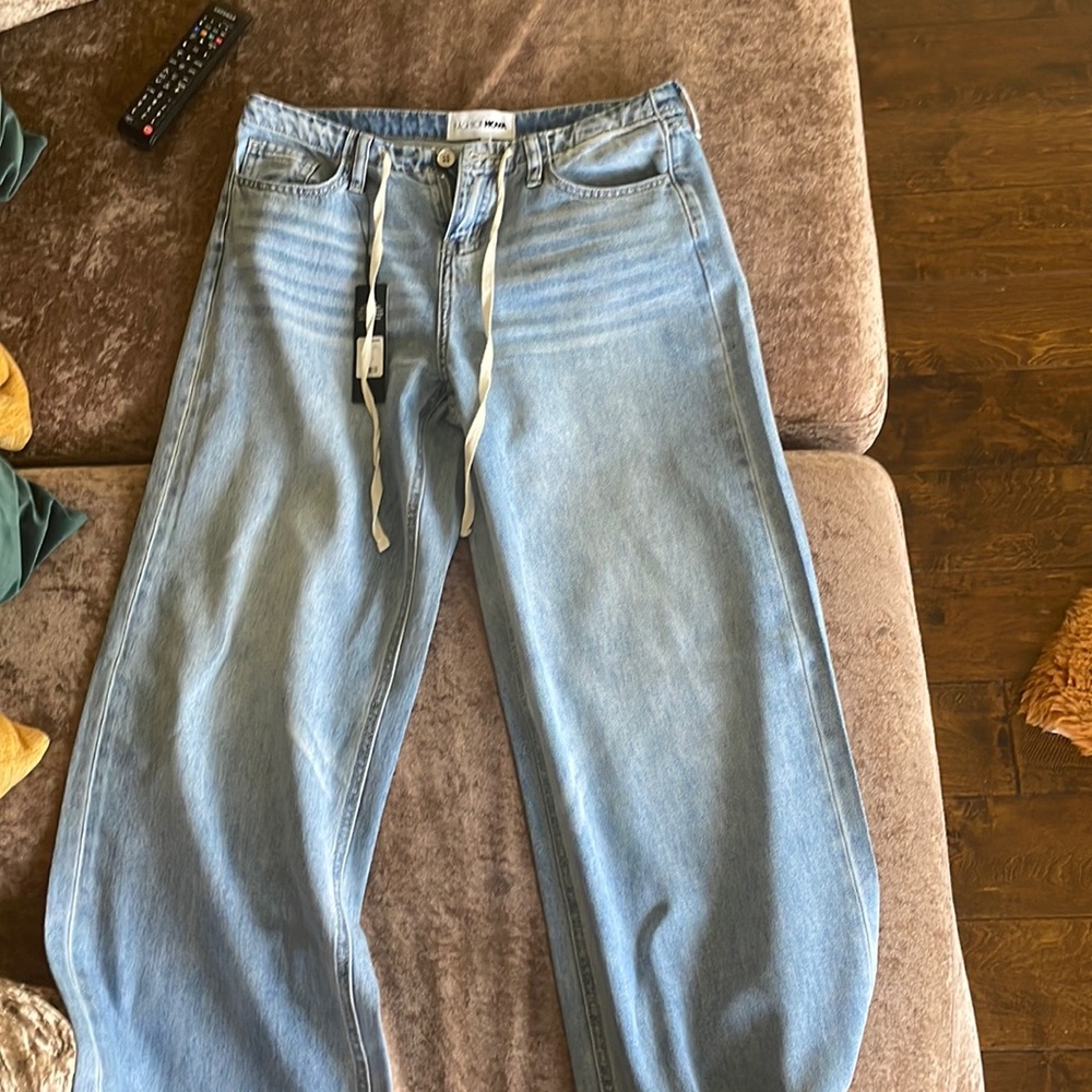 Fashion nova, size 7 cargo women jeans